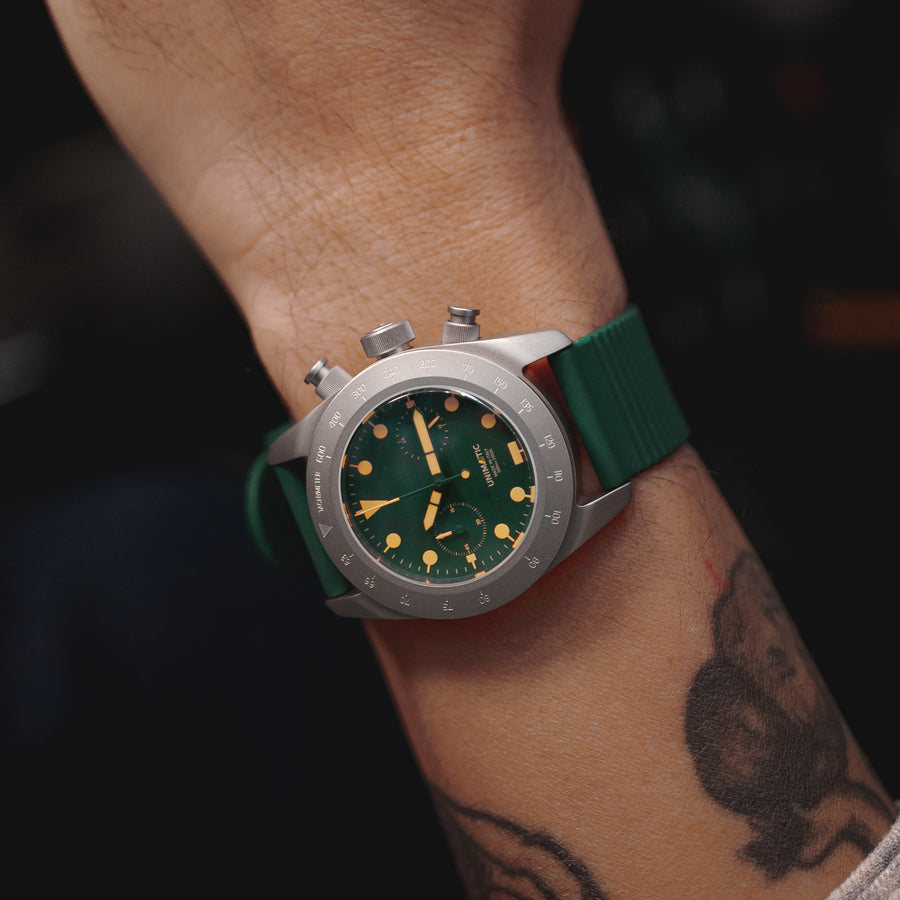 Tachymeter on the fixed bezel
