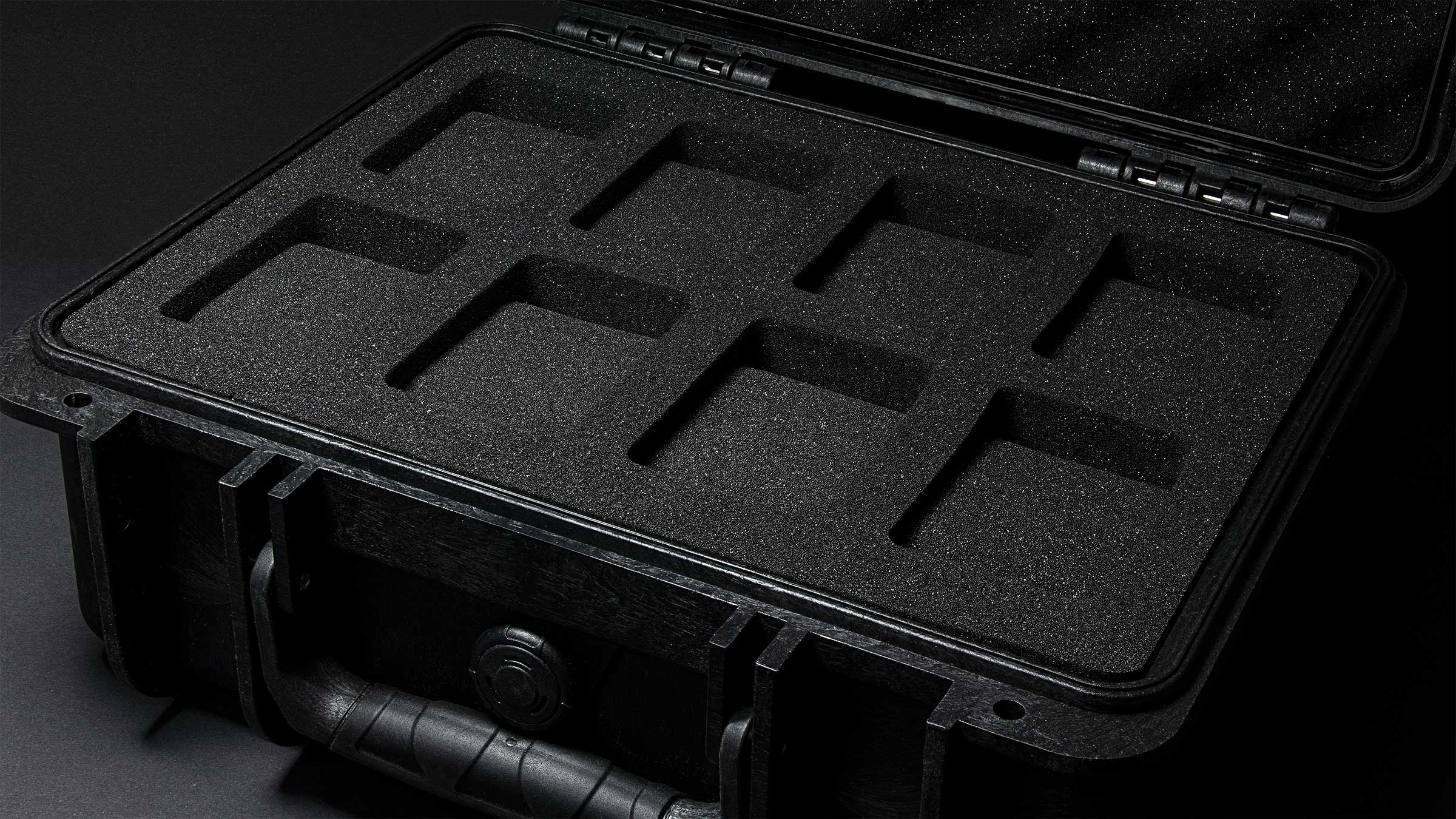 UTCASE8-Footer-compr