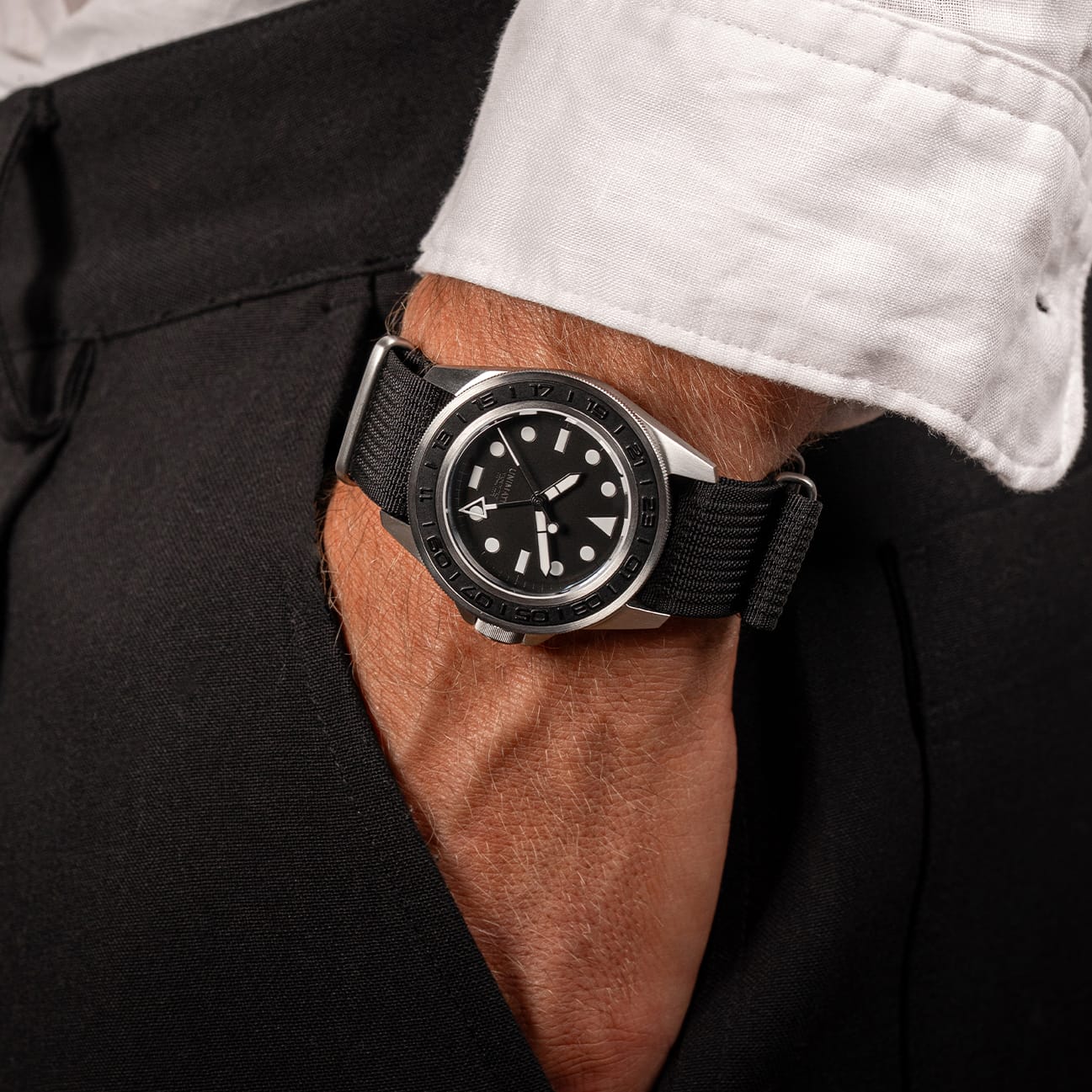 Wristshot_U1-GMT-AEB_1200x1200